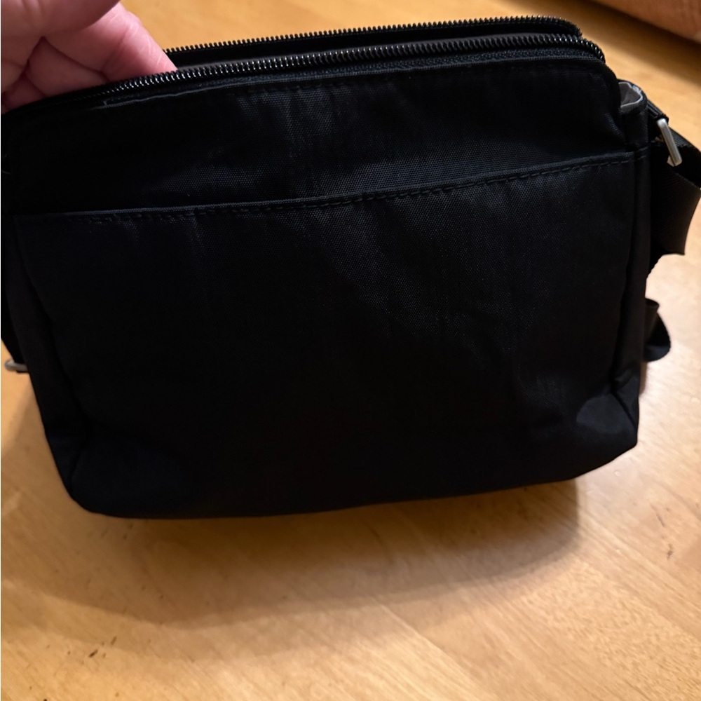 Baggallini Black Crossbody Bag with Silver Turn-Lock LIKE NEW - Picture 4 of 11
